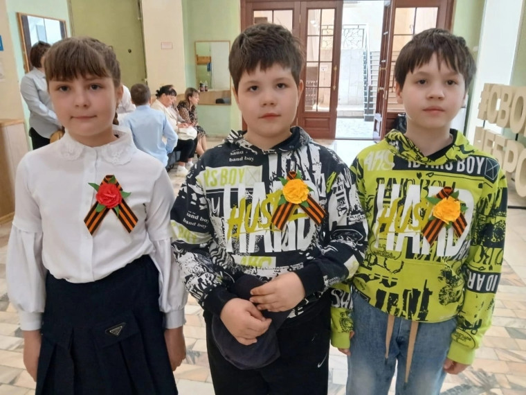В Культурно-досуговом центре прошёл мастер-класс "Гвоздика Победы", посвящённый символу памяти и мужества — красной гвоздике. В Культурно-досуговом центре прошёл мастер-класс "Гвоздика Победы", посвящённый символу памяти и мужества — красной гвоздике.