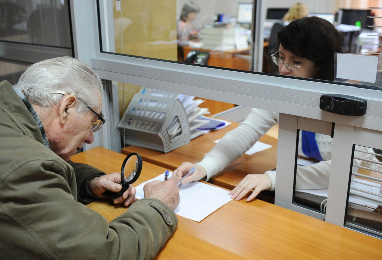 Более 86 тысяч воронежцев старше 80 лет получают пенсию в повышенном размере. Более 86 тысяч воронежцев старше 80 лет получают пенсию в повышенном размере.