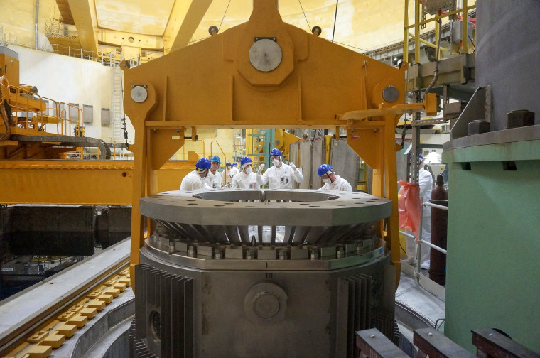 На Нововоронежской АЭС успешно завершились «холодные» испытания нового контейнера для отработавшего ядерного топлива реакторов.