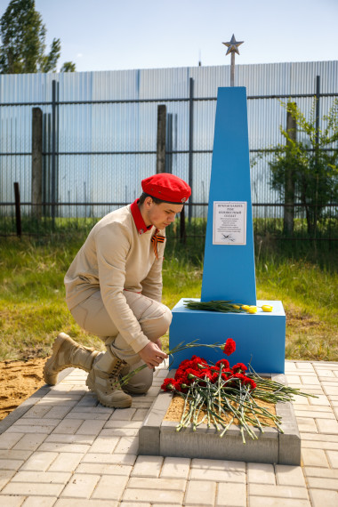 При поддержке Нововоронежской АЭС установили памятник неизвестному бойцу Красной Армии.